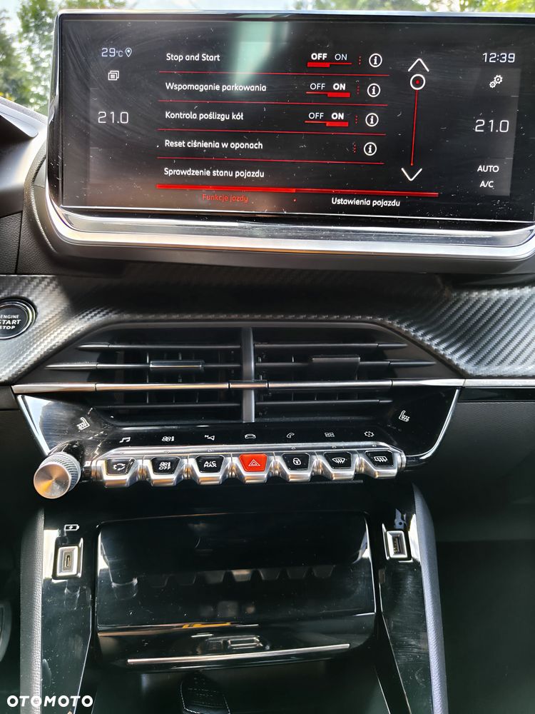 Peugeot 2008 BlueHDi 130 Allure S&S EAT8 - 14