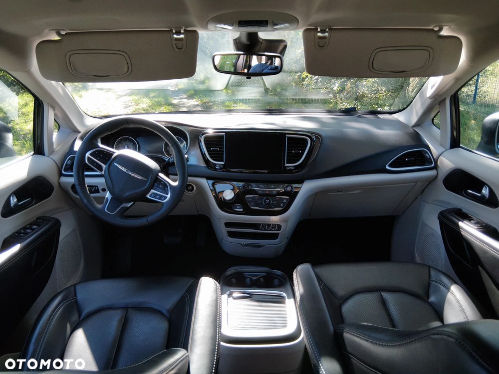 Chrysler Pacifica - 15