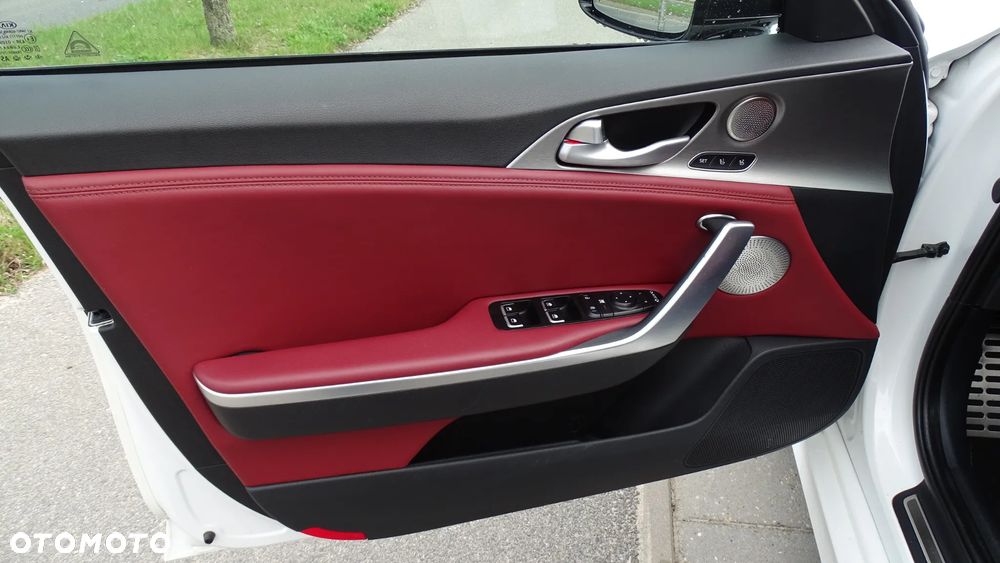 Kia Stinger - 17