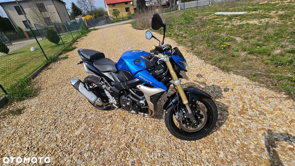 Suzuki GSR - 15