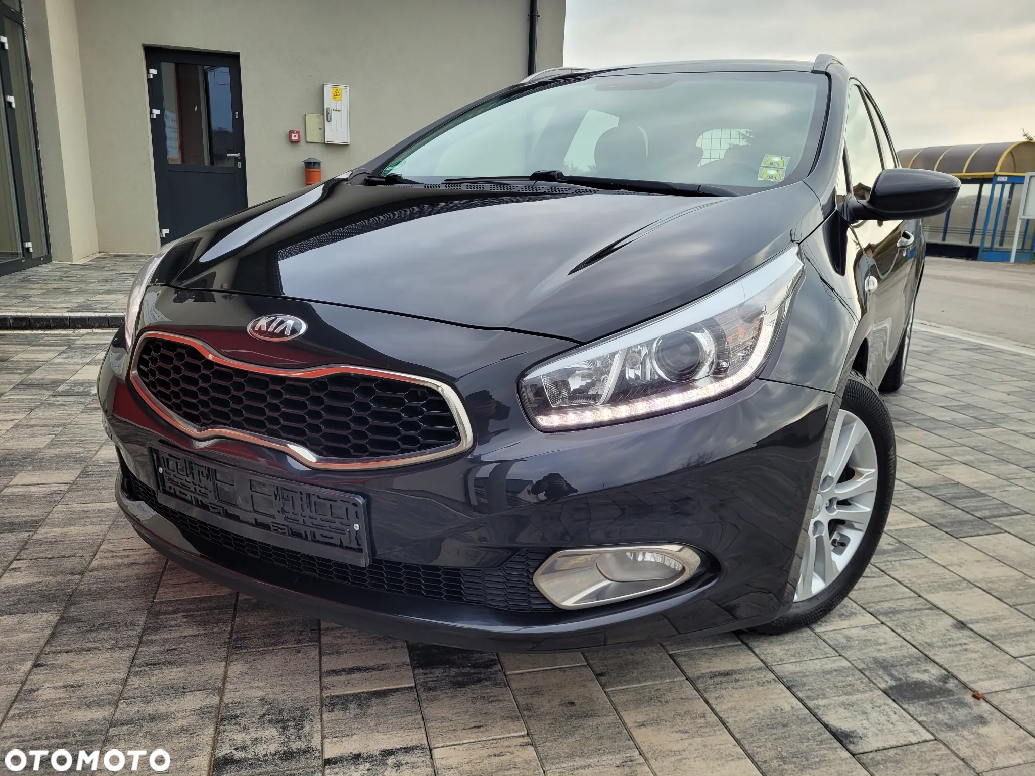 Kia Ceed 1.6 CRDi 128 ISG SW Dream Team Edition - 4