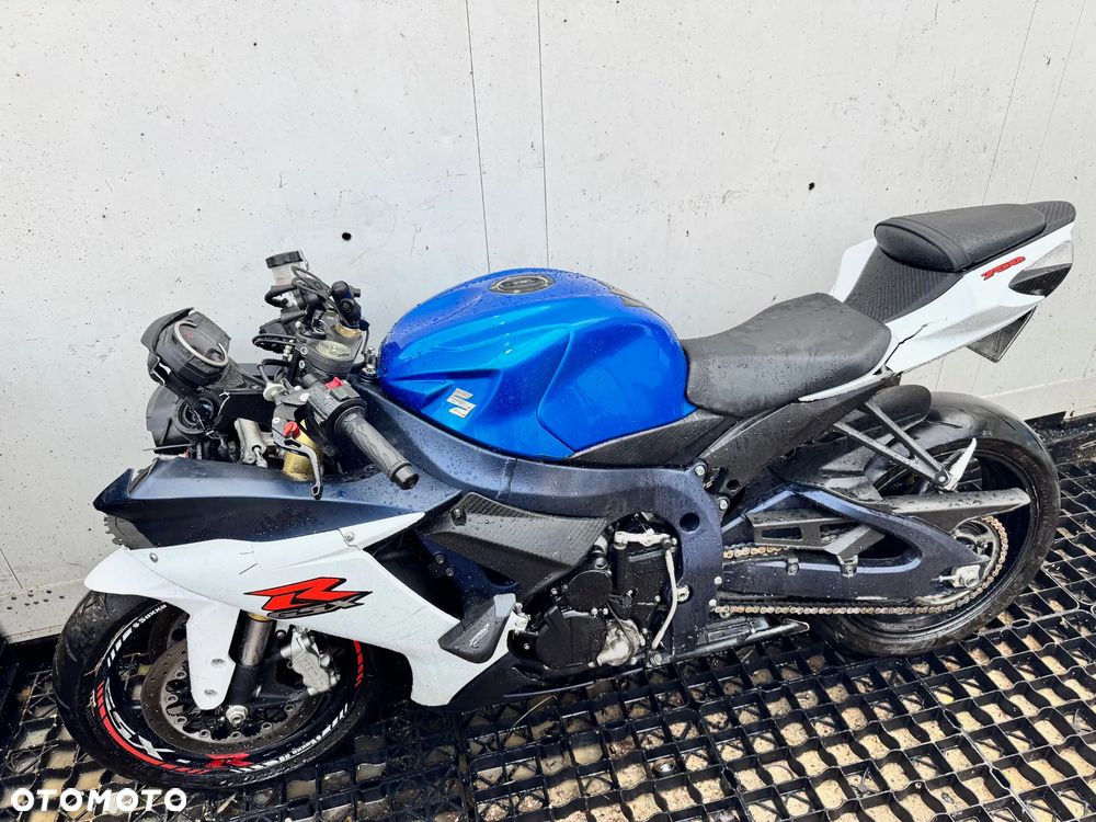 Suzuki GSX-R - 6