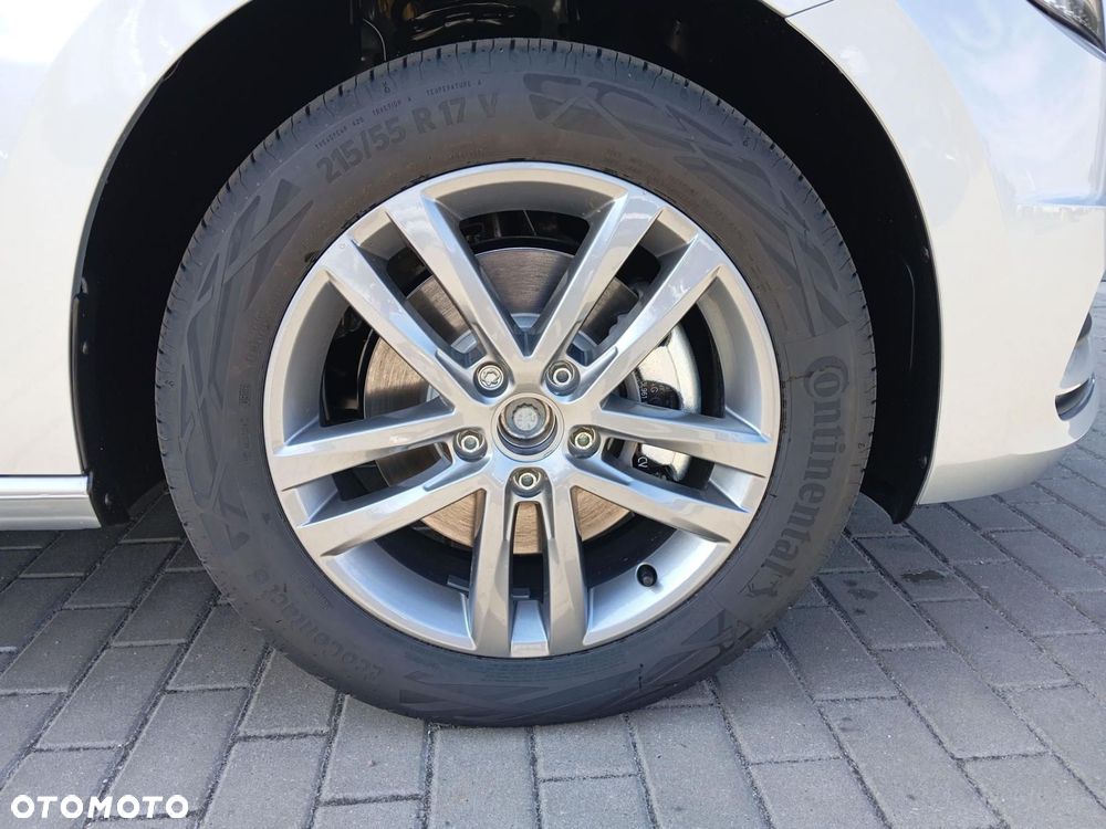 Volkswagen Touran - 16