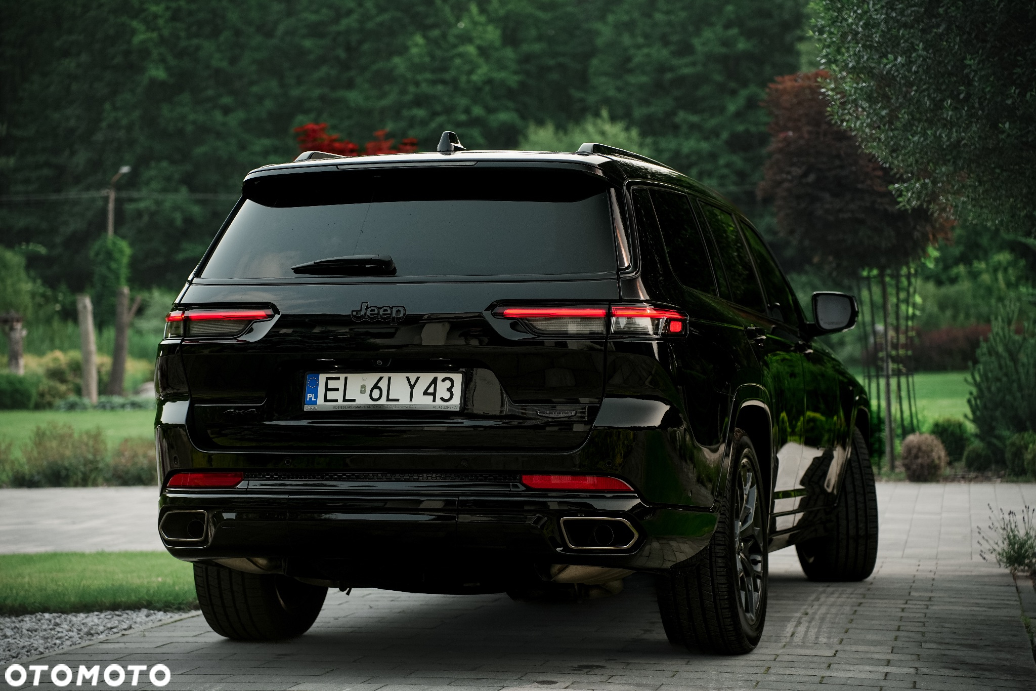 Jeep Grand Cherokee - 24