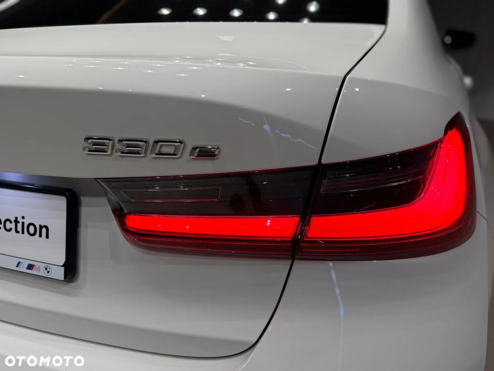 BMW Seria 3 330e xDrive M Sport sport - 22