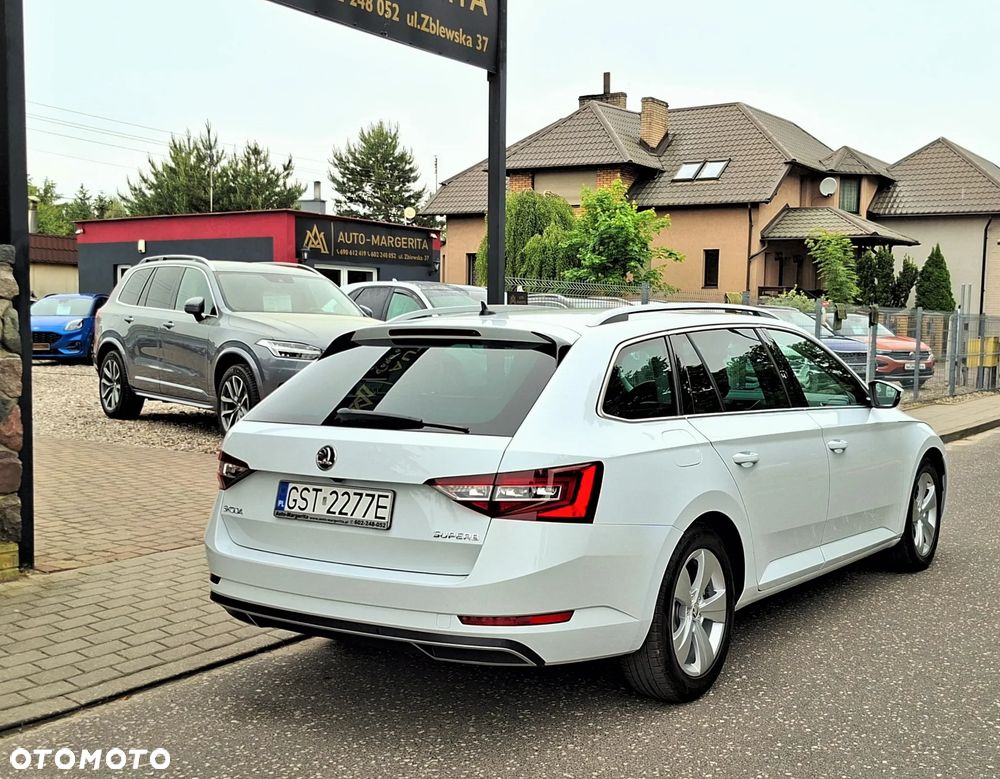 Skoda Superb 2.0 TDI Premium Edition - 11
