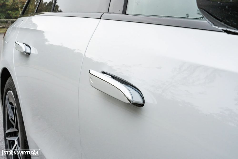 Mercedes-Benz E 300 e 4Matic 9G-TRONIC - 17