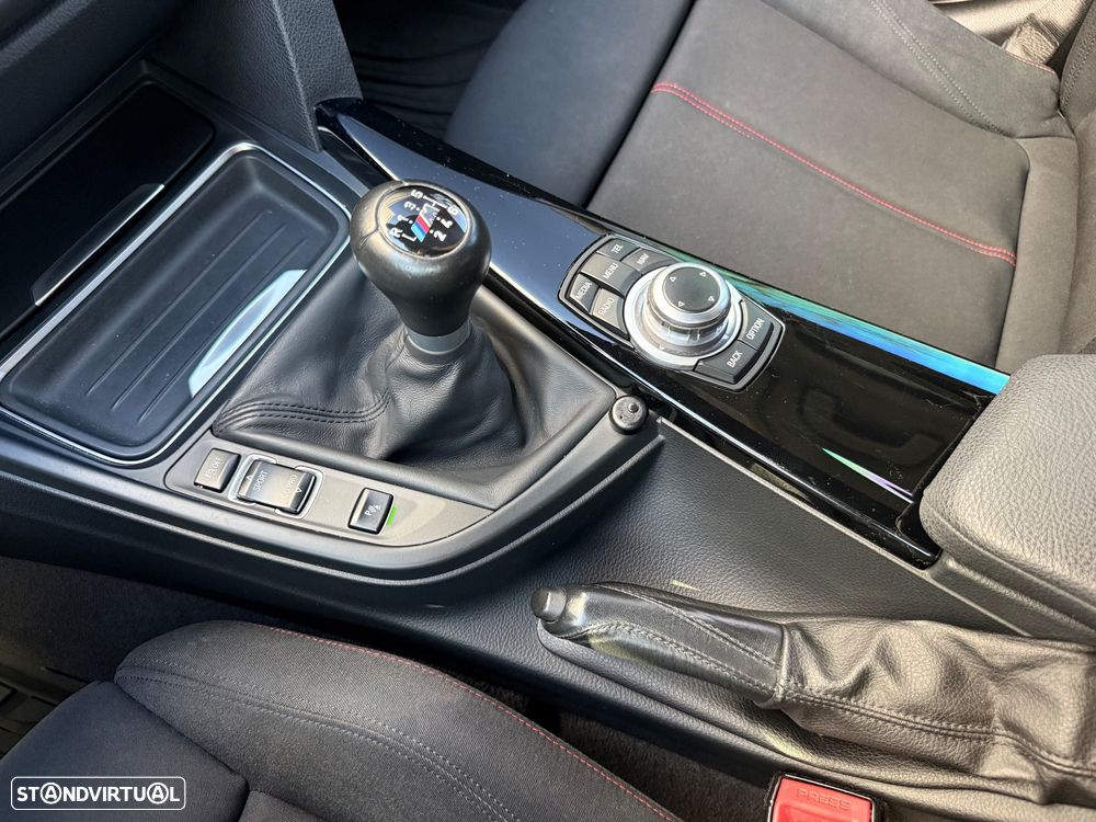 BMW 320 d Pack M - 23