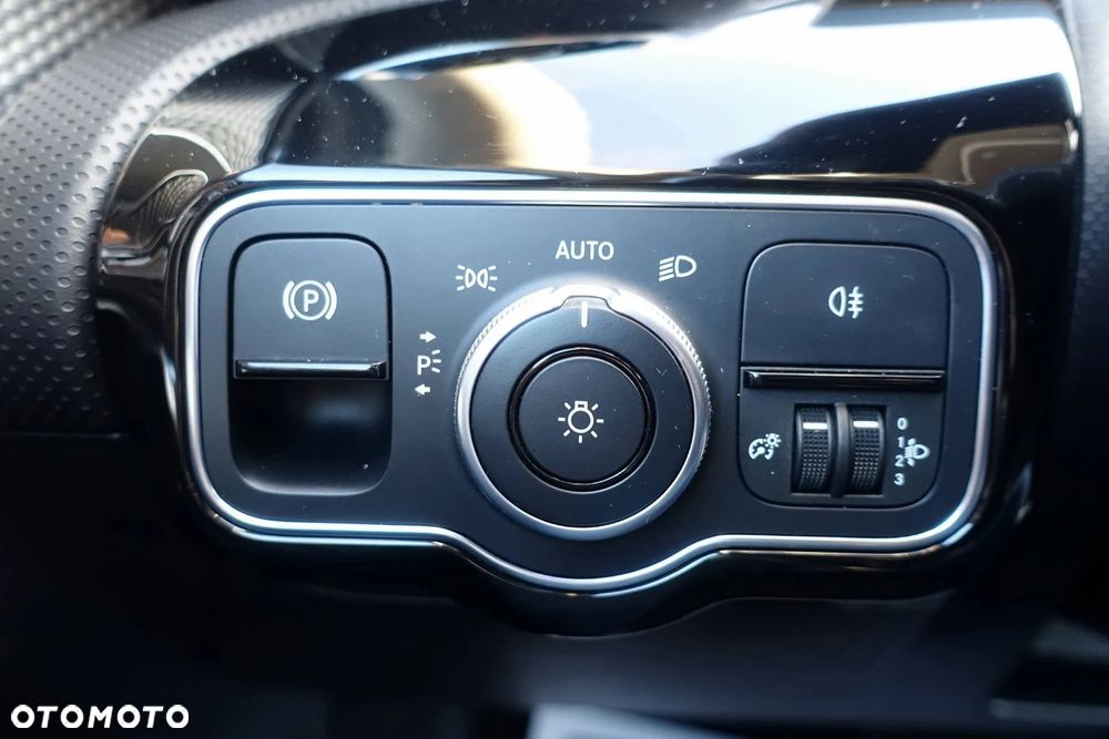 Mercedes-Benz Klasa A 180 d 7G-DCT Progressive - 28