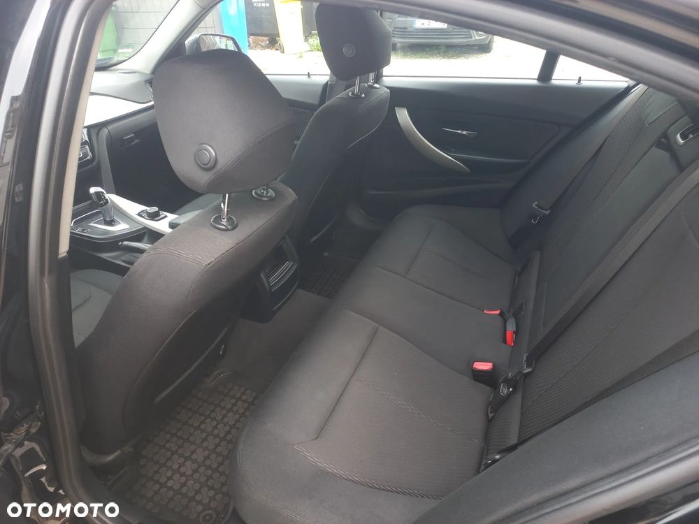 BMW Seria 3 318i - 10