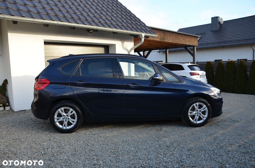 BMW Seria 2 218d - 11