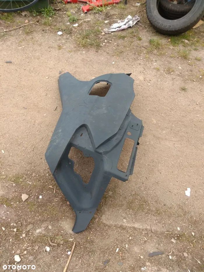 Błotnik prawy tył tylny Mercedes C-Kasa W204 Sedan A2046370460 - 2