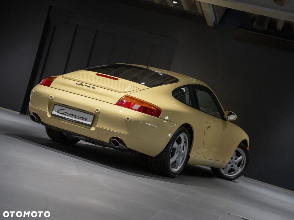 Porsche 911 Carrera - 14