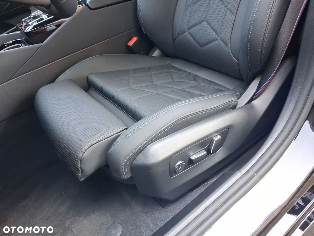 BMW Seria 5 520d xDrive mHEV M Sport - 12