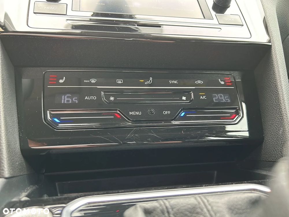 Volkswagen Passat Variant 2.0 TDI Elegance DSG - 27
