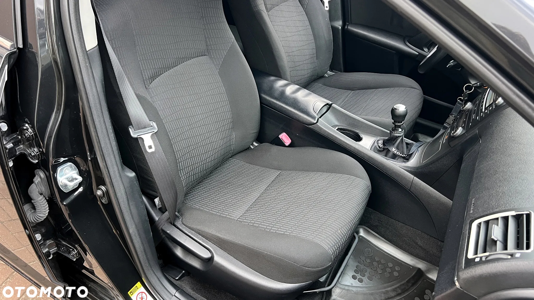 Toyota Avensis Combi 2.0 D-4D - 26