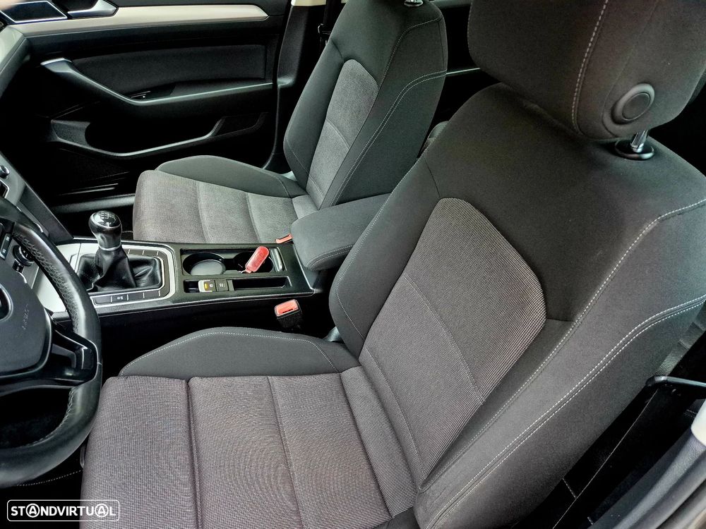 VW Passat Variant 1.6 TDI BlueMotion - 33