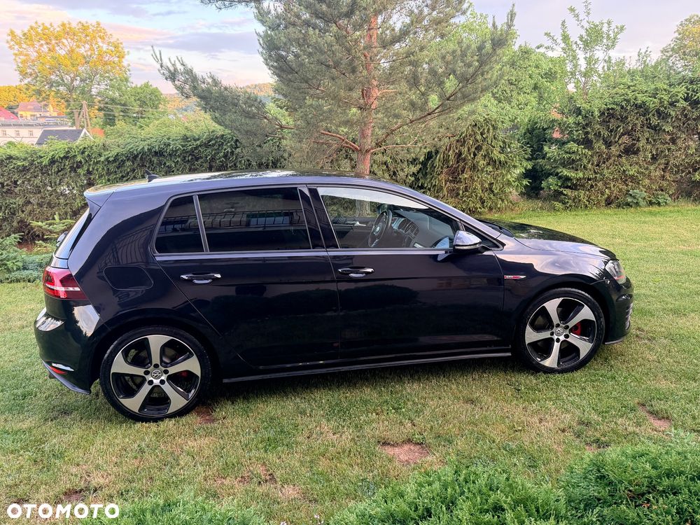 Volkswagen Golf - 2
