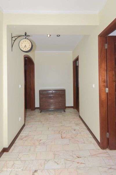 T2 Mobilado, com garagem(Box), junto à Av. Antunes Guimarães. - Grande imagem: 3/12