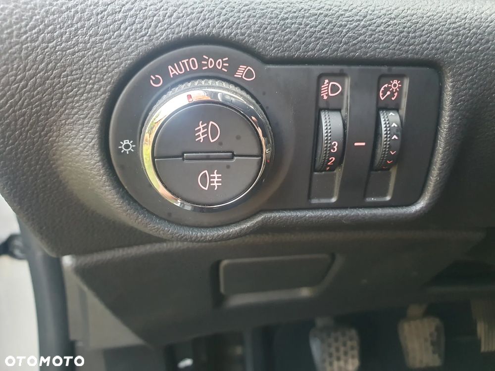 Opel Astra IV 1.6 T Cosmo - 15