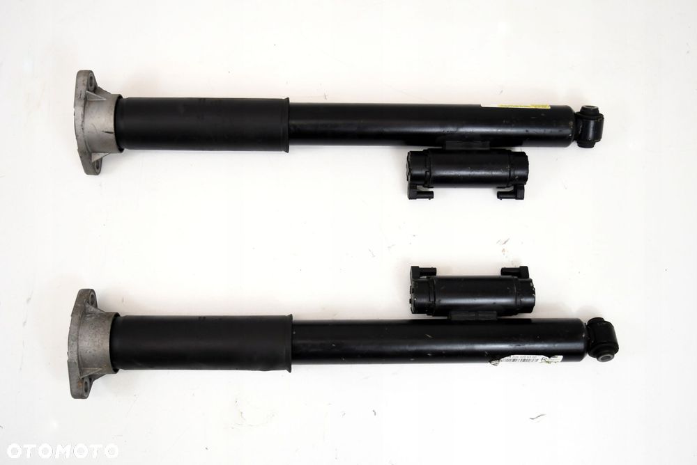 MERCEDES W205 C63 AMG AMORTYZATOR LEWY TYŁ - 2