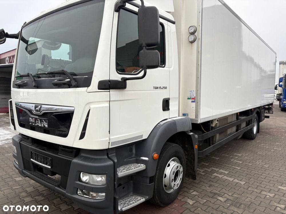 MAN TGM 15.250 / CHŁODNIA CARRIER / DZIELONA KOMORA / DMC 16.000kg / 385.000km przebiegu / WINDA / EURO 6 - 10