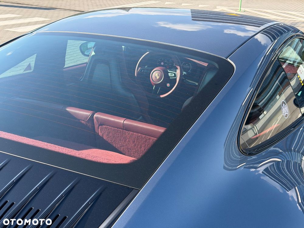 Porsche 911 Carrera - 8