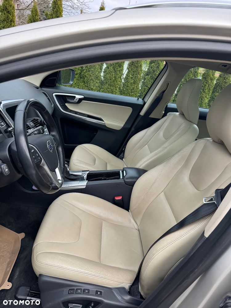 Volvo XC 60 D4 AWD Momentum - 9