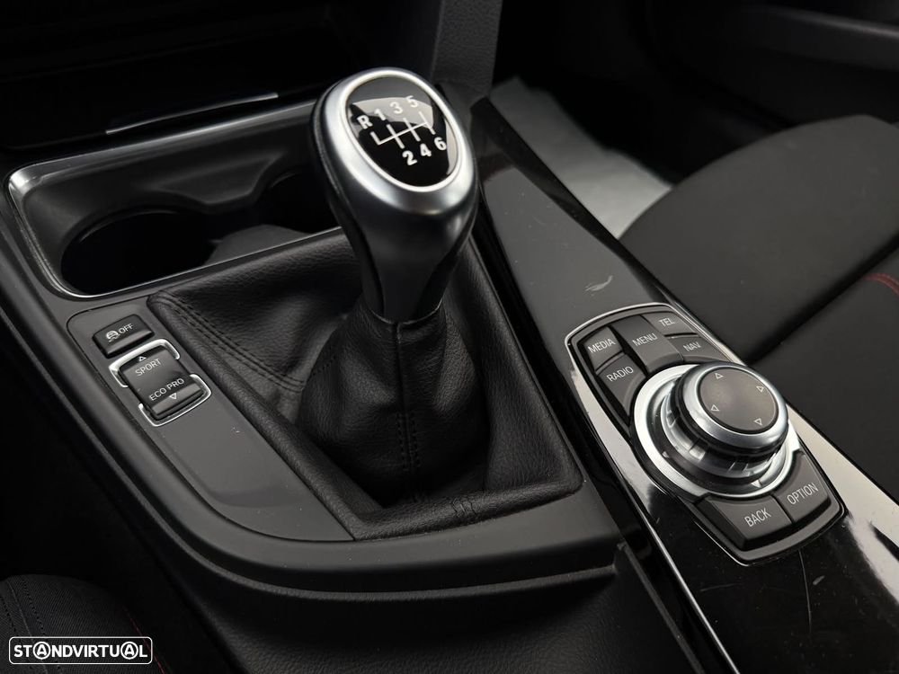 BMW 320 d EfficientDynamics Line Sport - 13
