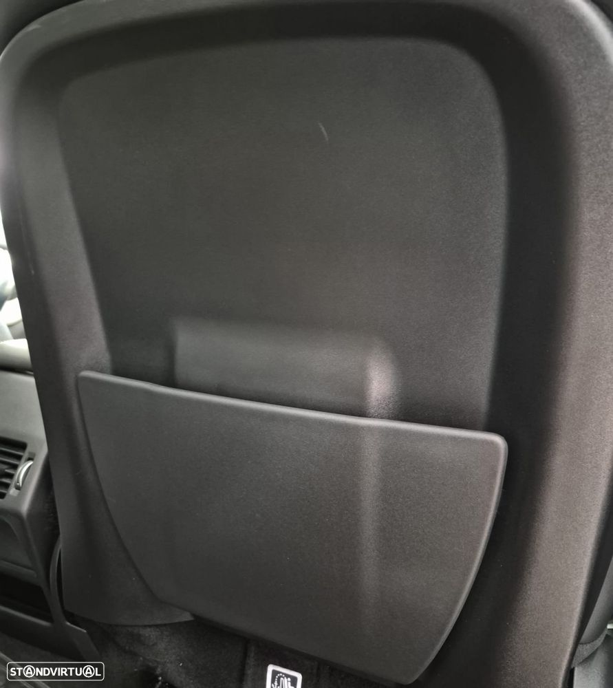 Land Rover Discovery Sport P300e R-Dynamic S - 54