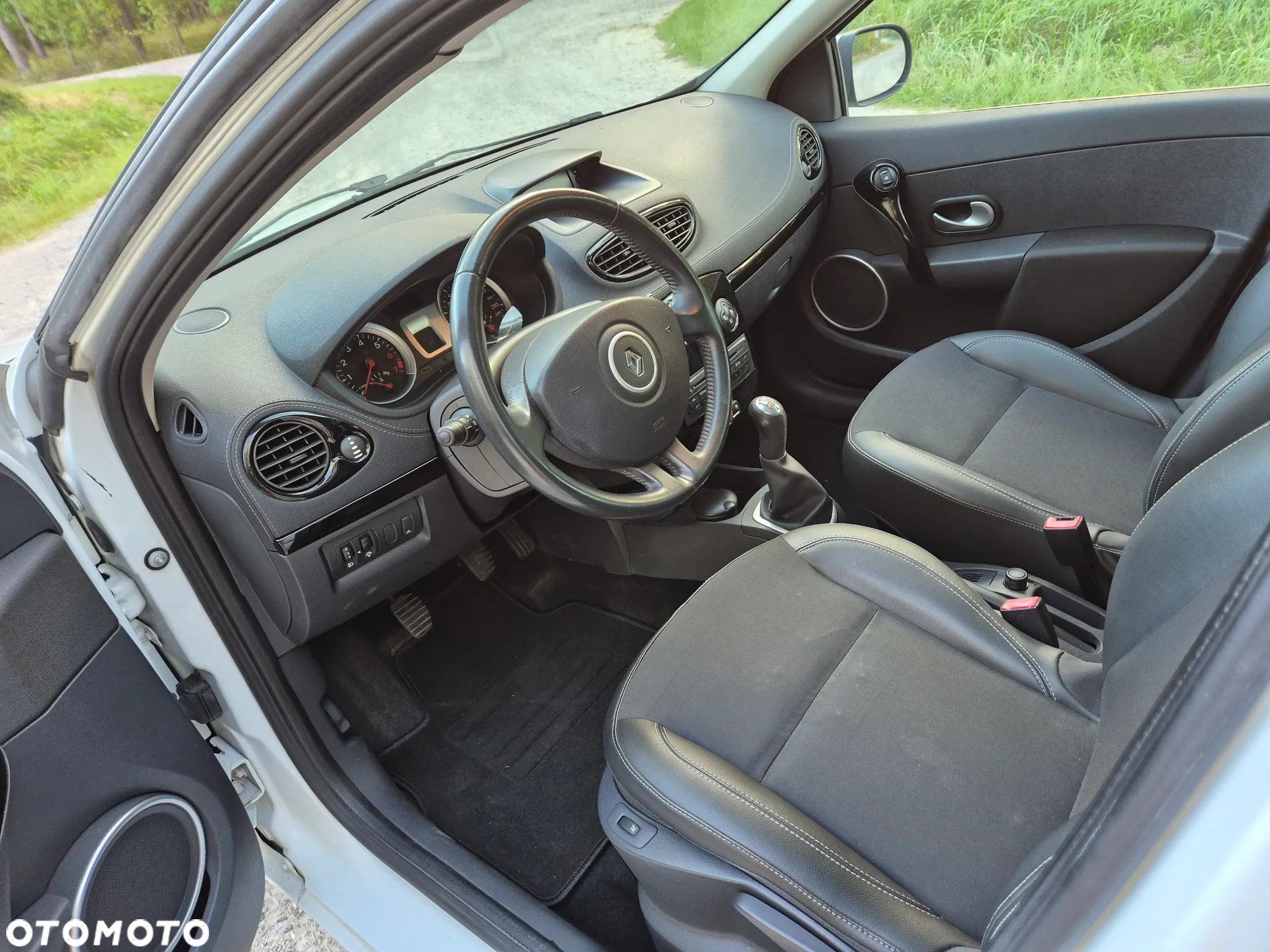 Renault Clio TCe 100 Grandtour nightDay - 11