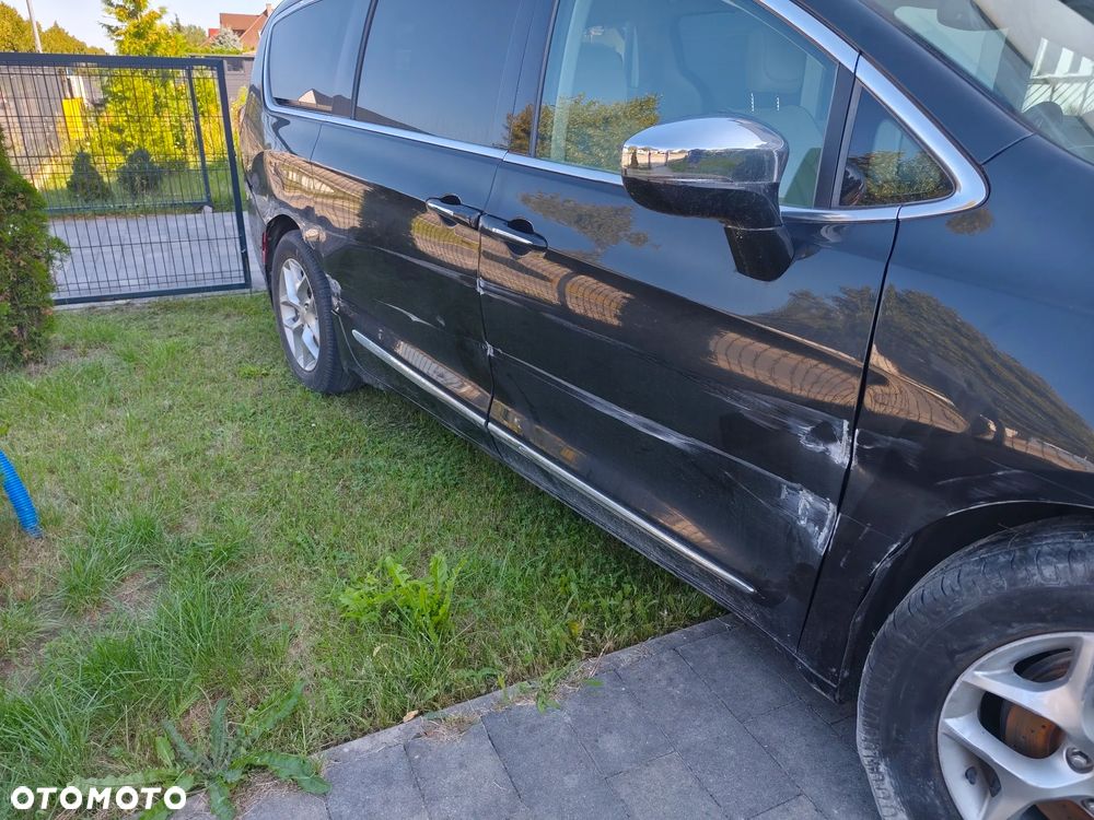 Chrysler Pacifica - 27