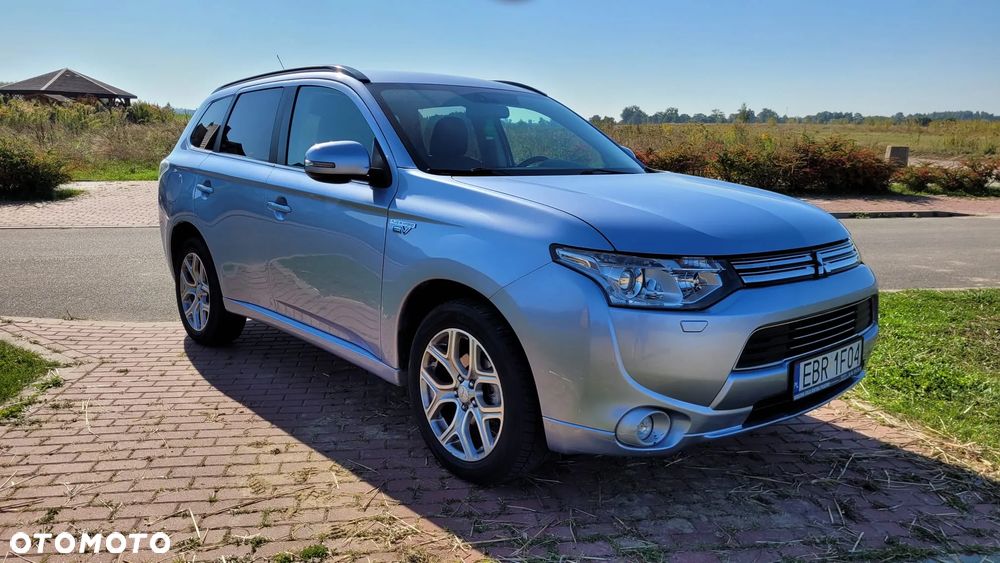 Mitsubishi Outlander - 2