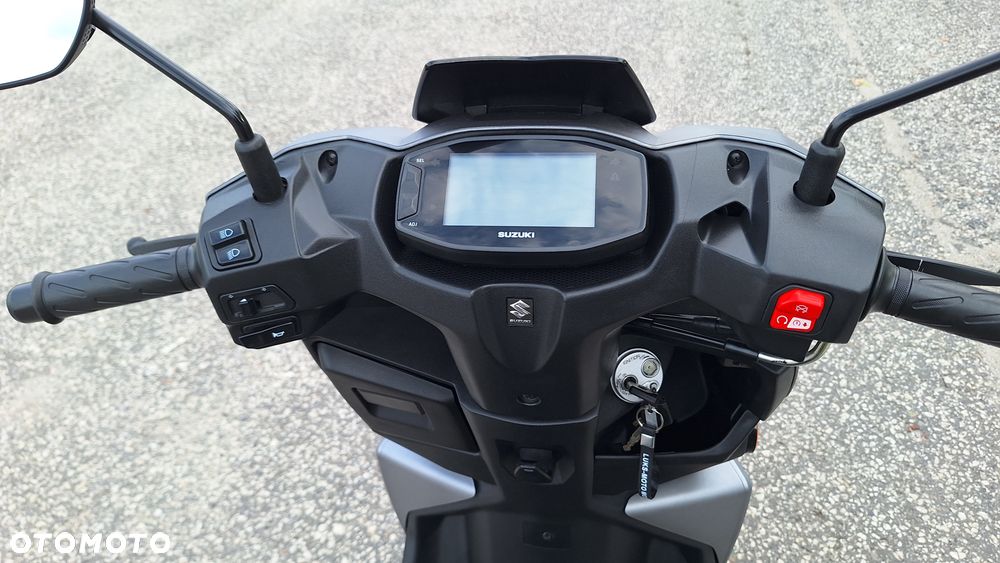 Suzuki Avenis - 24