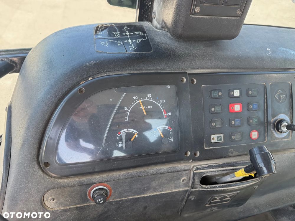 Terex 860 / 2012 / Uchylna Przednia Łyżka / Szybkozłącza - 24