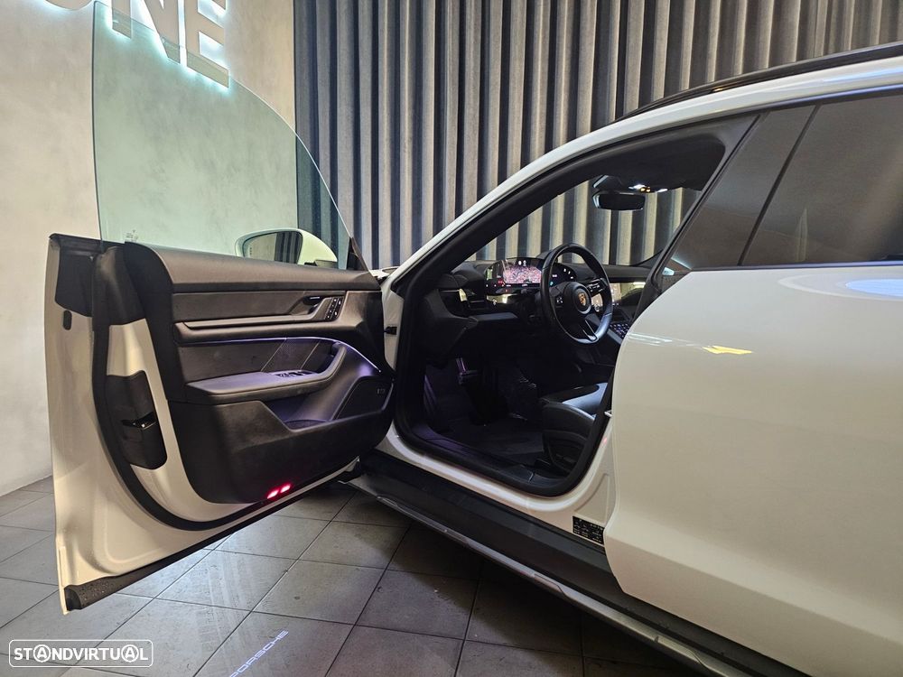 Porsche Taycan Cross Turismo 4 - 8