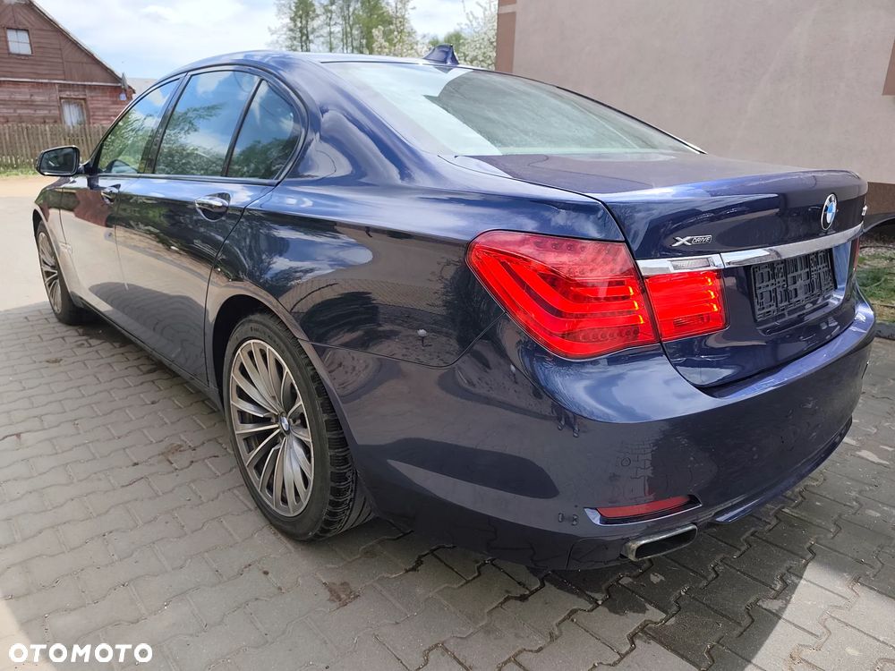 BMW Seria 7 750i L xDrive - 8
