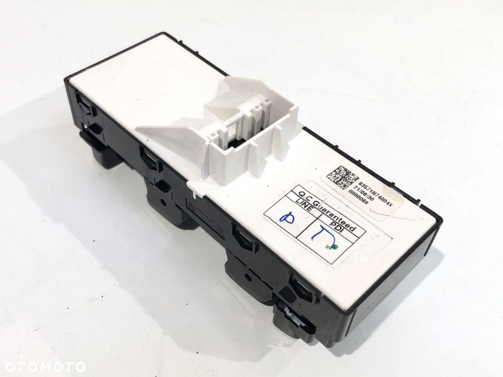 PRZEŁĄCZNIK SZYB  HYUNDAI TUCSON (NX4E, NX4A) 2020 - 2022 1.6 T-GDI HTRAC 132 kW [180 KM] benzyna - 2