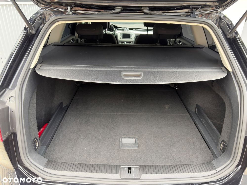 Volkswagen Passat - 8