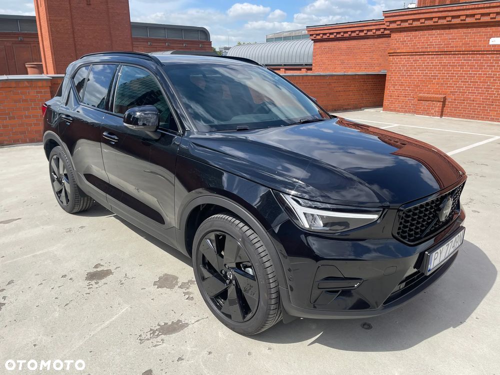 Volvo XC 40 B4 Plus Black Edition - 4