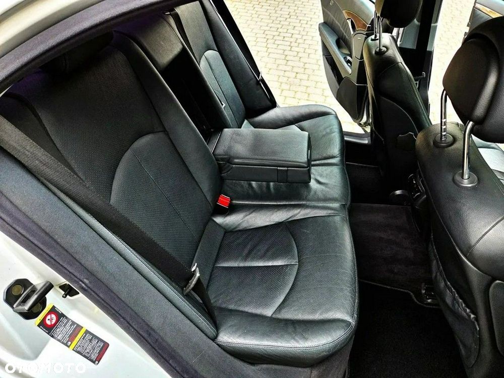 Mercedes-Benz Klasa E 500 T Avantgarde - 11