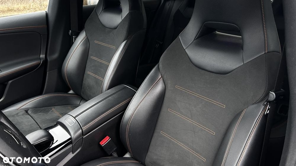 Mercedes-Benz CLA 220 4-Matic Edition 1 7G-DCT - 12