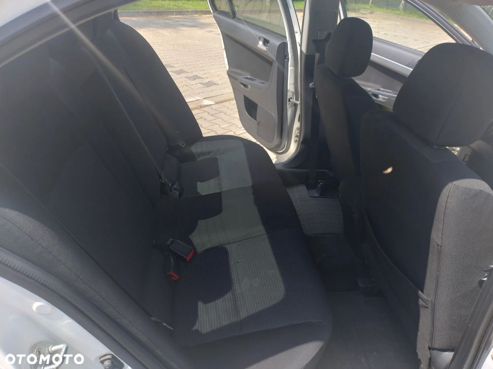 Mitsubishi Lancer 1.6 Inform - 17