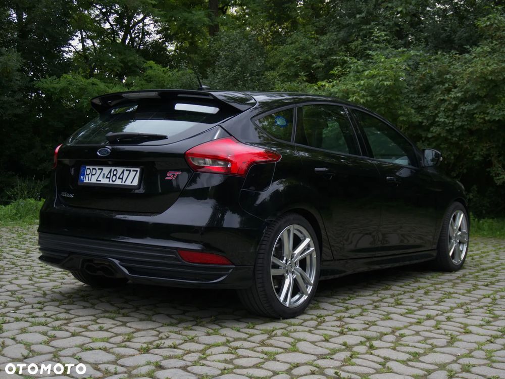 Ford Focus ST - 11