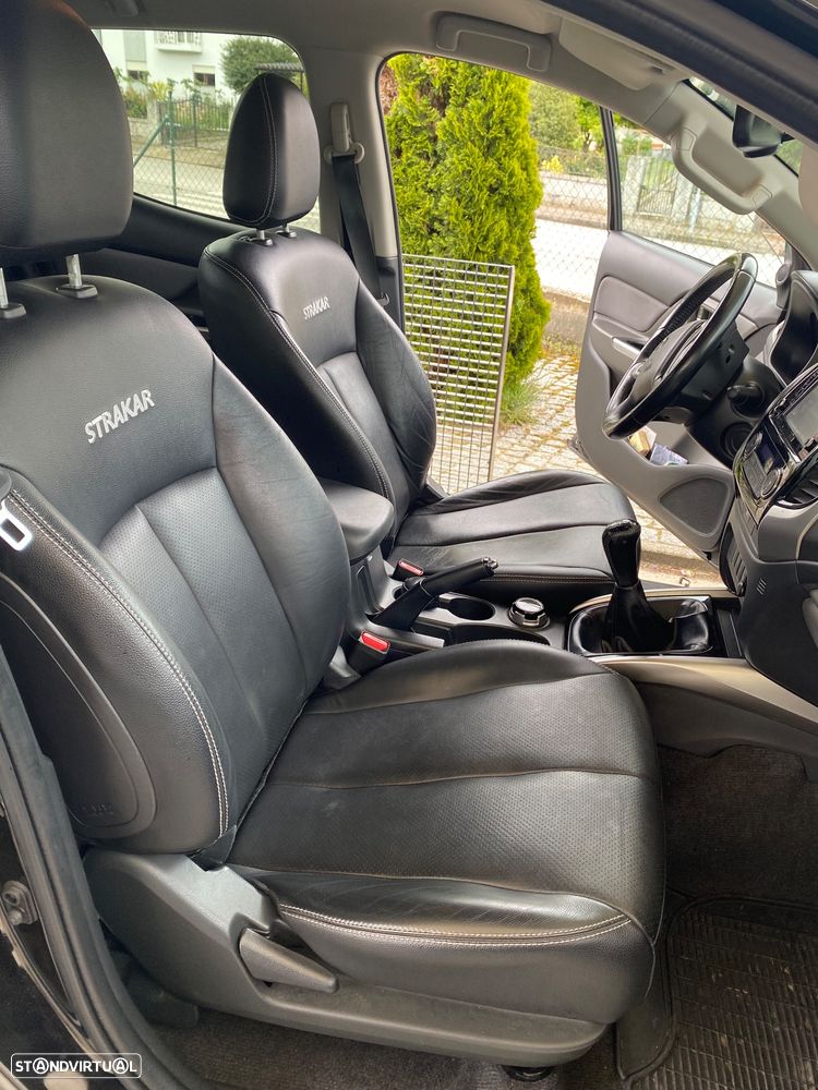 Mitsubishi L200 2.4 DI-D CD Instyle Sportb.Strakar 4WD - 11