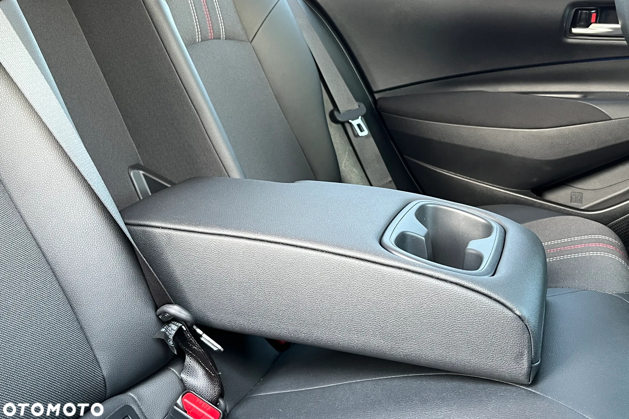Toyota Corolla 1.6 GR Sport - 37