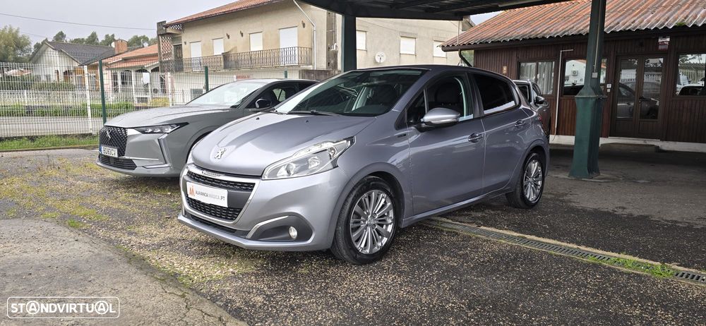 Peugeot 208 1.5 BlueHDi Signature - 1