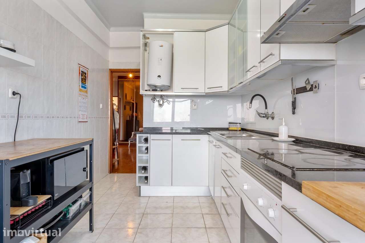 Apartamento T3 Transformado em T2 com Vista Panorâmica - Grande imagem: 4/26