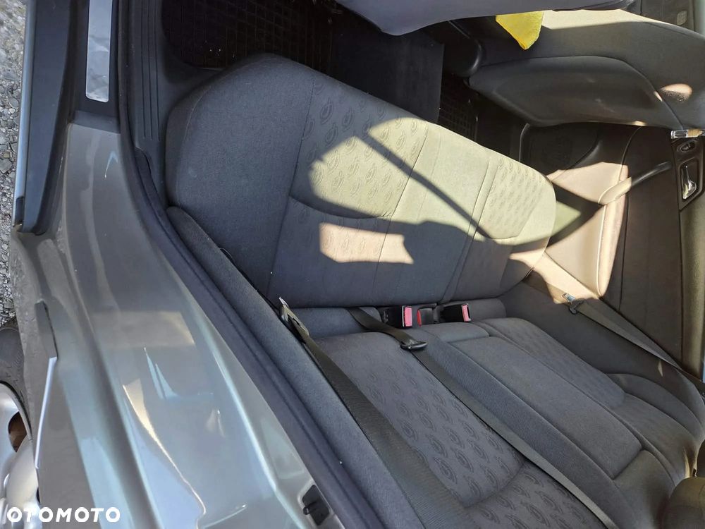 Mercedes-Benz C-Class 2003 photo 3
