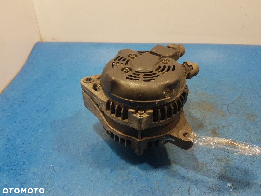 TOYOTA COROLLA VERSO ALTERNATOR - 10